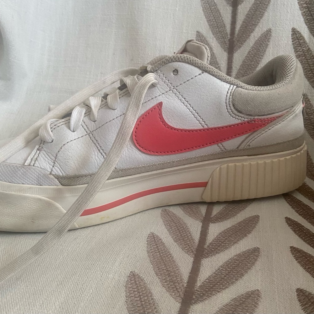 Nike Women's Court Legacy Lift